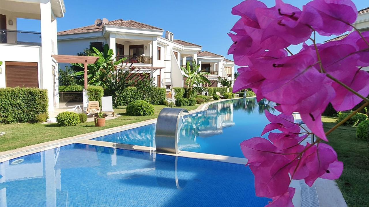 Cristal Villalar เกเมร์ ภายนอก รูปภาพ